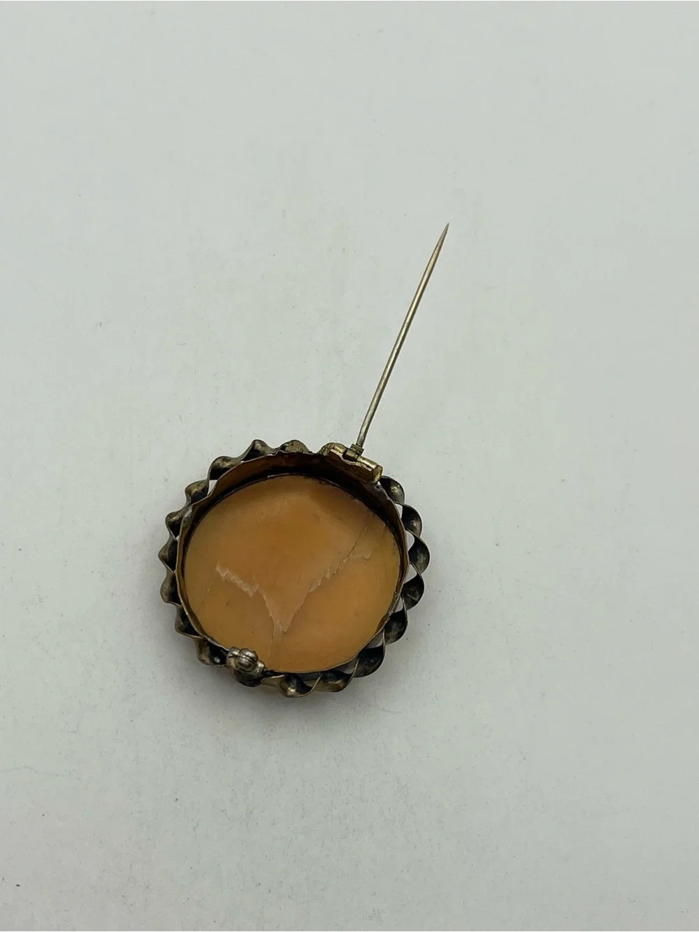 Victorian round carved shell Cameo landscape cottage gold tone brooch pin